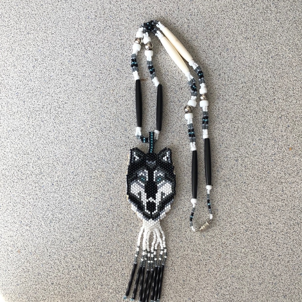 Necklace Hand-beaded Wolf